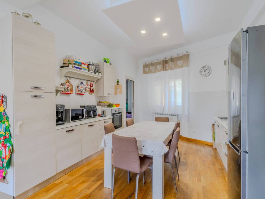 Appartamento a Civitanova marche in Via Edmondo de Amicis 15 - Foto 4