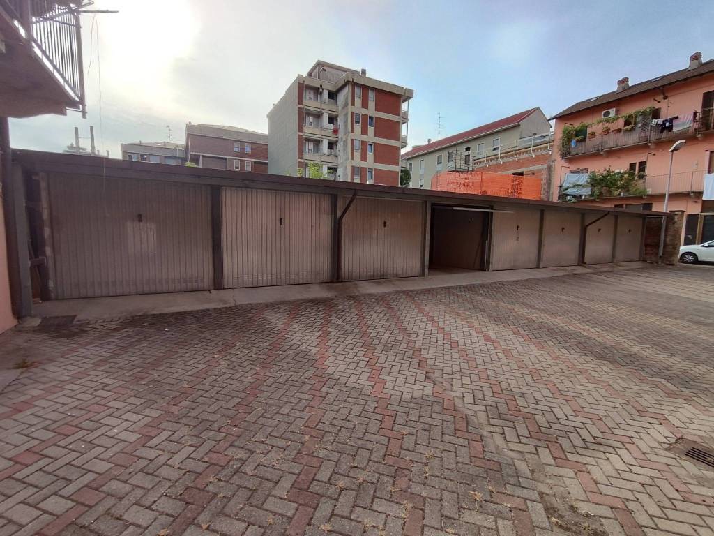Box / garage a Novara in Via Stefano Grosso, 1 - Foto 2