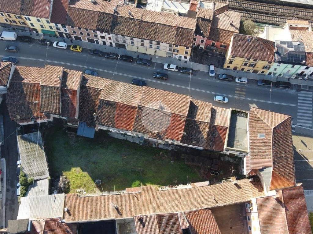 Palazzo / stabile a Verona in Via Unità d'Italia, 101 - Foto 2