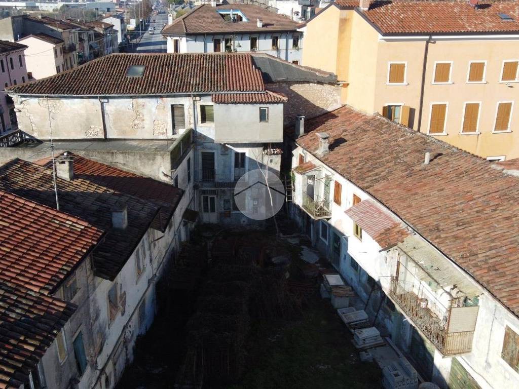 Palazzo / stabile a Verona in Via Unità d'Italia, 101 - Foto 4