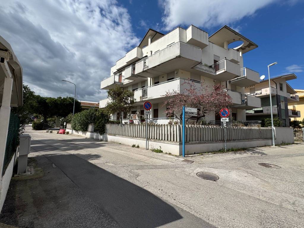 Appartamento a Alba adriatica in Via Panaro, 3 - Foto 2