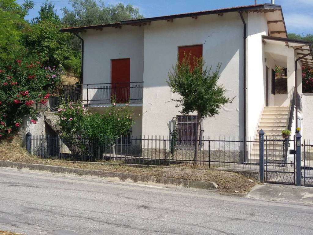 Casa indipendente a Bellante in Strada Provinciale Campli Giulianova - Foto 2