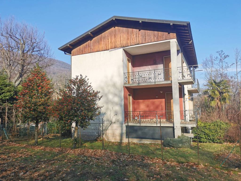 Villa a Cuasso al monte in Via Tossello, 16 - Foto 2