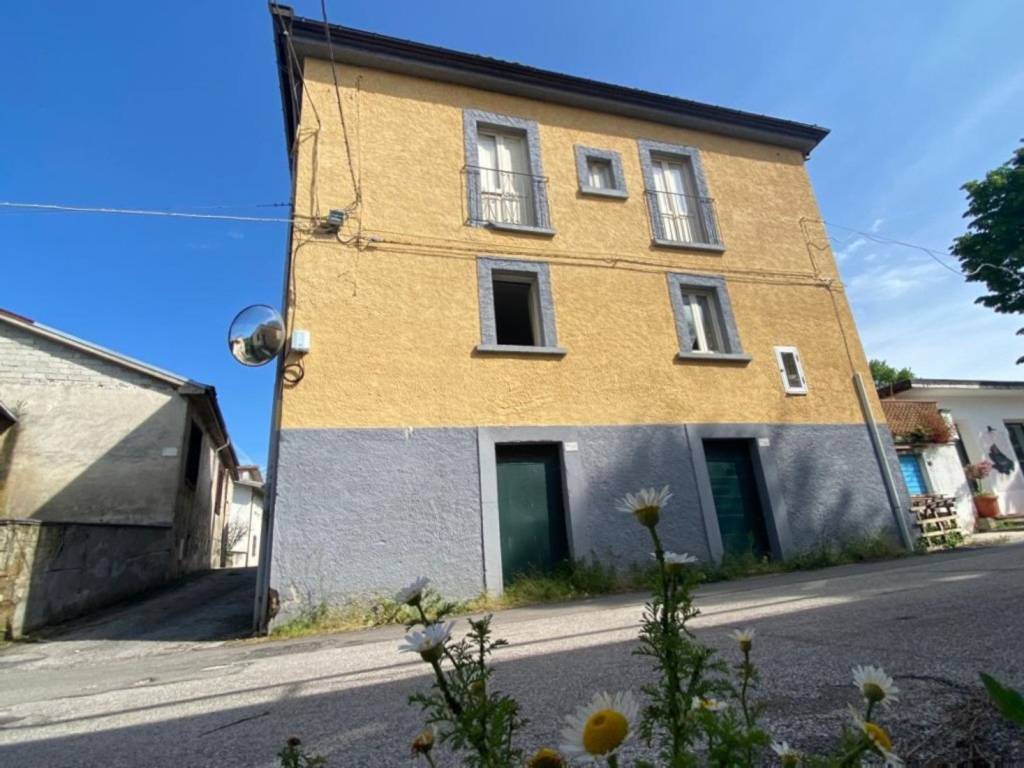 Casa indipendente a Roccamorice in Frazione Pian delle Castagne n. 170 - Foto 2