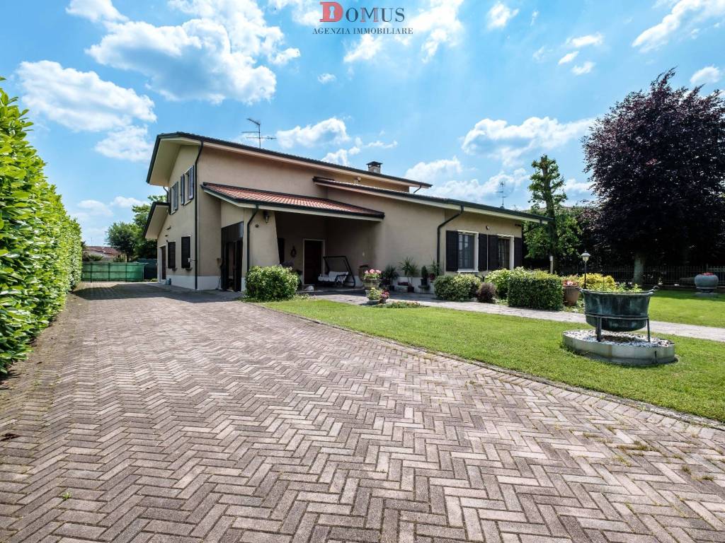 Villa a Roverbella in Strada Fienili - Foto 2