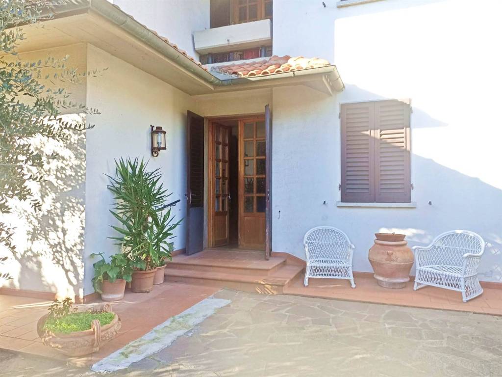 Villa a Poggibonsi in Via Monte Bianco - Foto 2