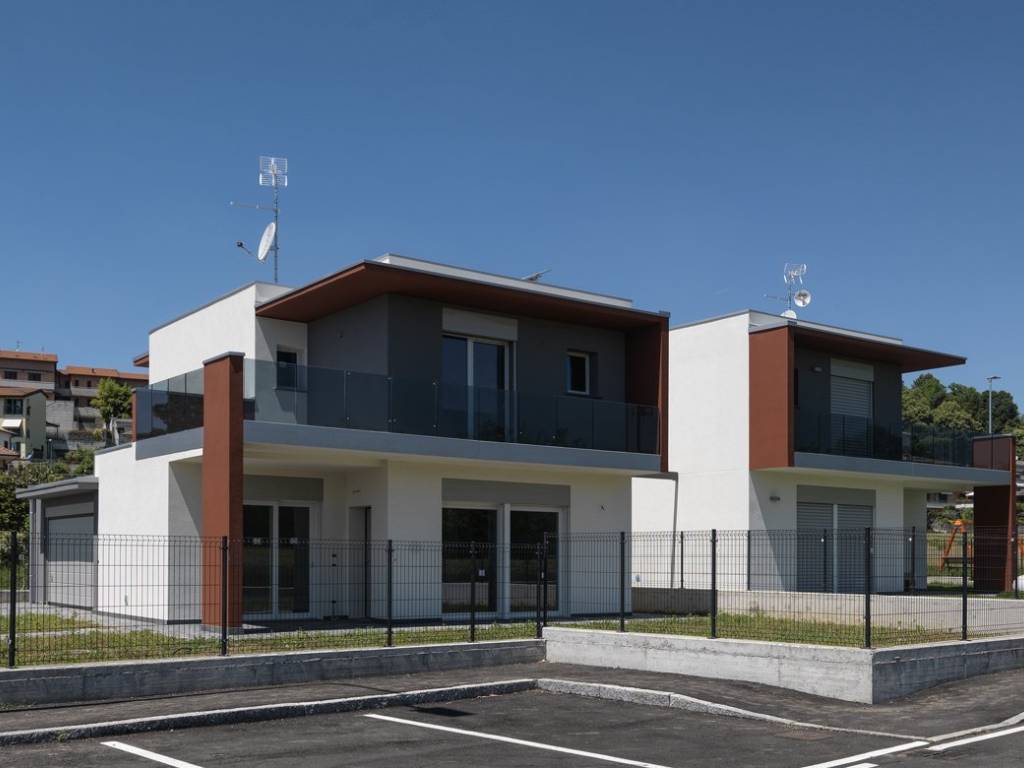 Villa a Oltrona di san mamette in Via Roma - Foto 1