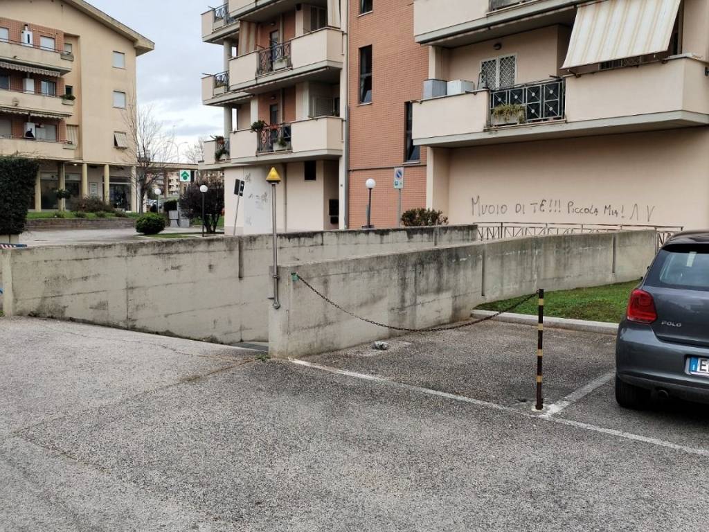 Box / garage a Aprilia in Via Arturo Toscanini - Foto 3
