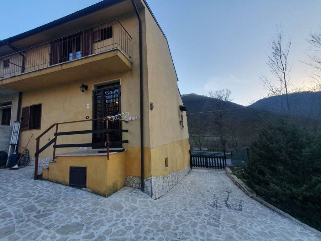 Villa a Antrodoco in Via Castello Di Corno S.N.C. - Foto 2