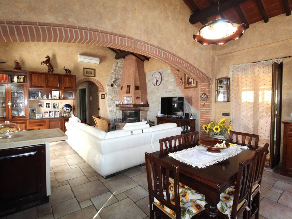 Appartamento a Poggibonsi in Località Campotatti - Foto 4
