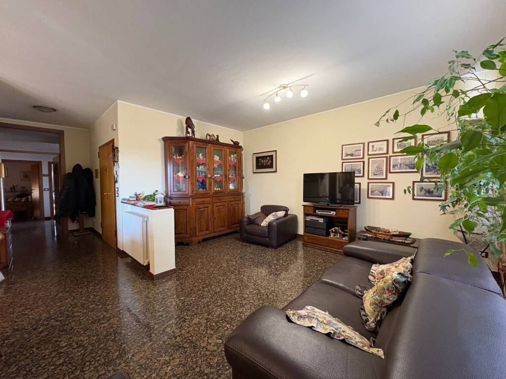 Appartamento a Riccione in Viale Cuneo, 9 - Foto 2