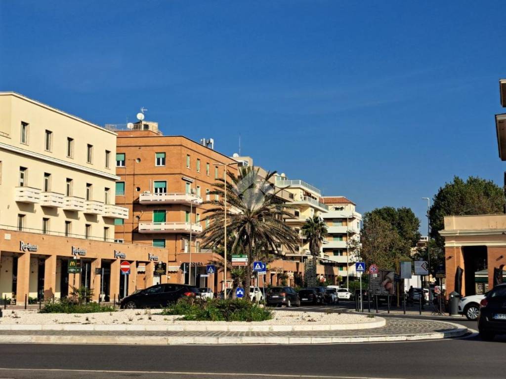 Appartamento a Roma in VIA RUTILIO NAMAZIANO - Foto 4