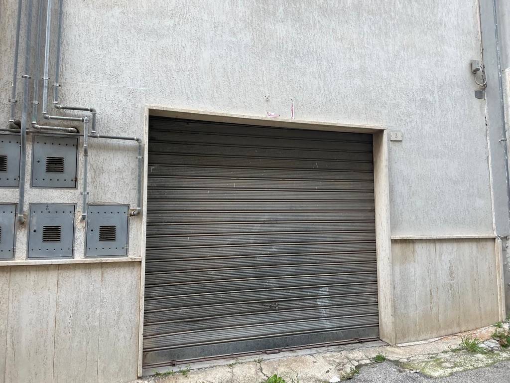 Box / garage a Ceglie messapica in Via Oreste Carlucci, 3 - Foto 3