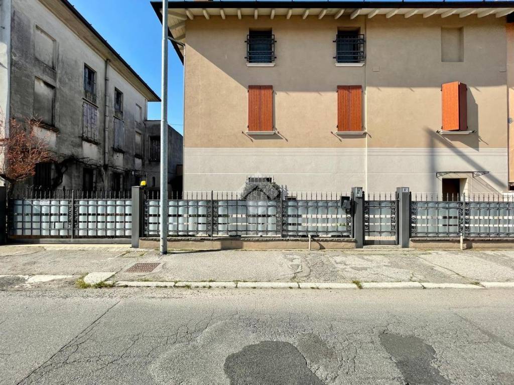 Casa indipendente a Quinzano d'oglio in Via L. Ciocca - Foto 1