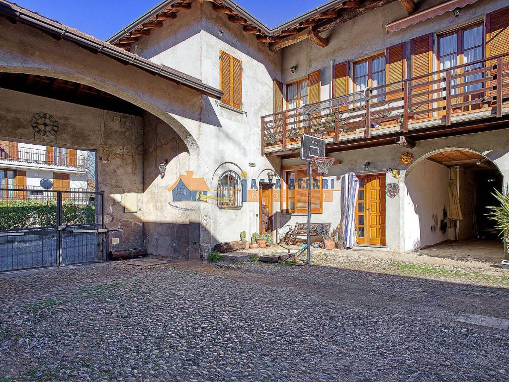 Rustico / casale a Carnago in via Mazzini Giuseppe, 1 - Foto 4