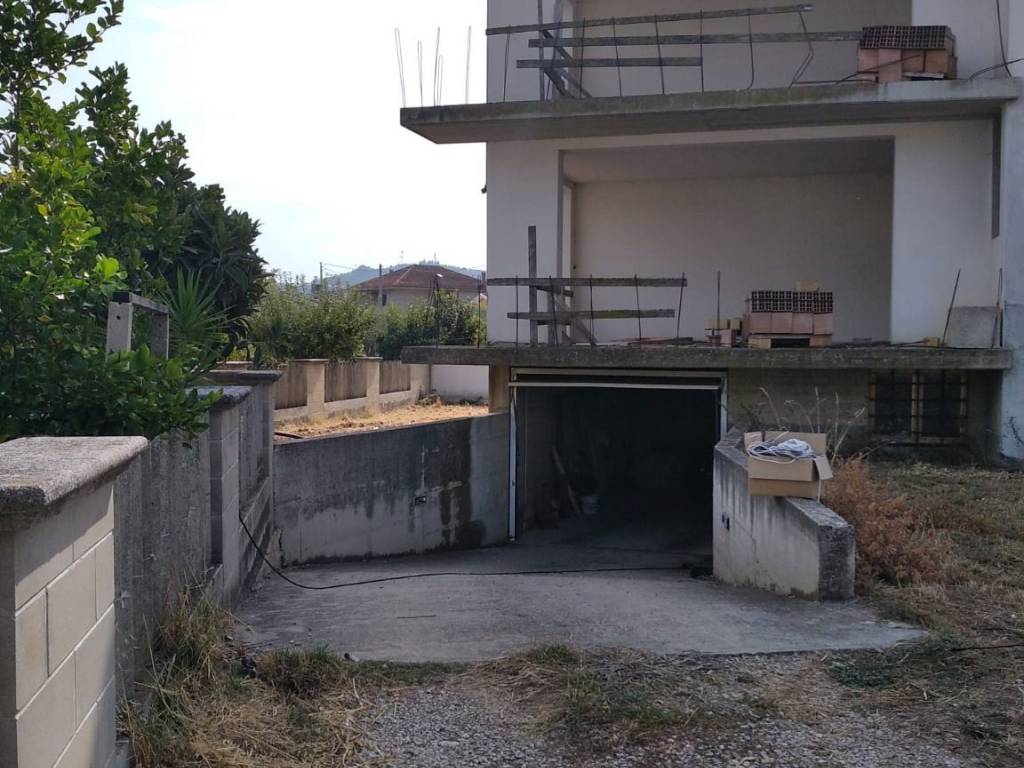 Palazzo / stabile a Collecorvino - Foto 2