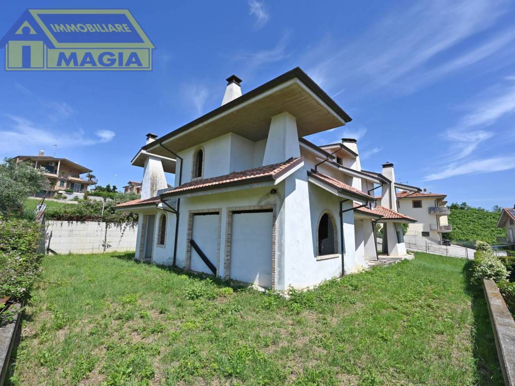 Villa a Spinetoli in Piazza Leopardi, 31 - Foto 3