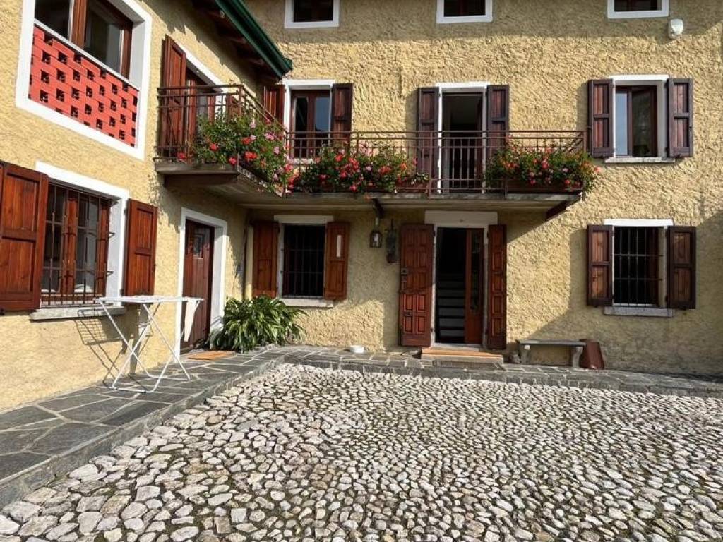 Villa a Alta valle intelvi in Via C. Goldoni, 17 - Foto 2