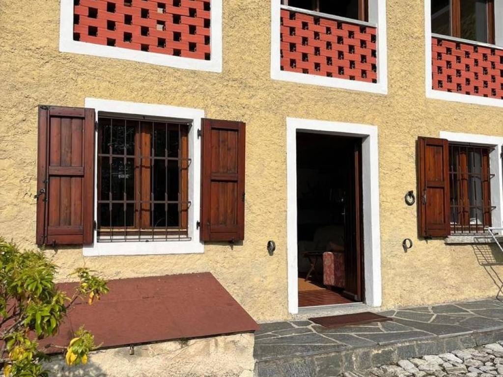 Villa a Alta valle intelvi in Via C. Goldoni, 17 - Foto 3
