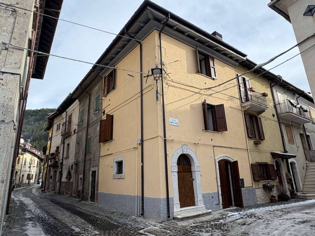 Casa indipendente a Pescasseroli in Via Carmelo Sipari, 18 - Foto 2