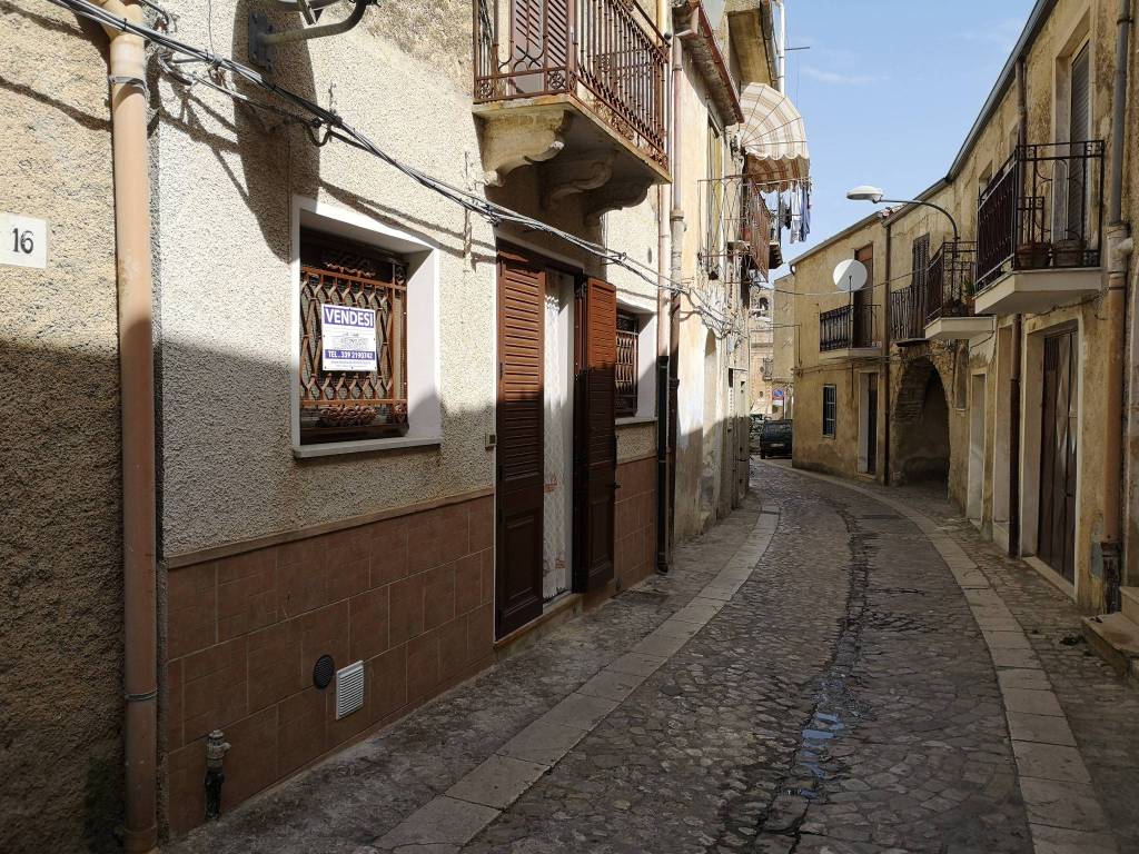 Casa indipendente a Palazzo adriano in Via Nino Bixio, 14 - Foto 2