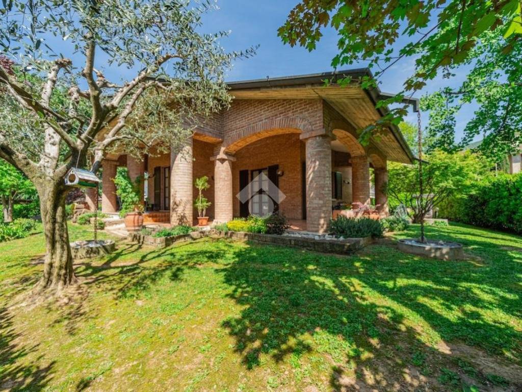 Villa a Gussago in Via IV Novembre, 42 - Foto 2