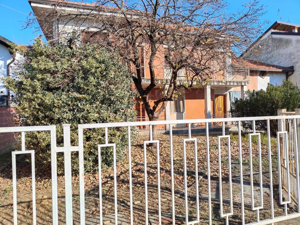 Villa a Bianzè in Vicolo 4 Novembre, 7 - Foto 2
