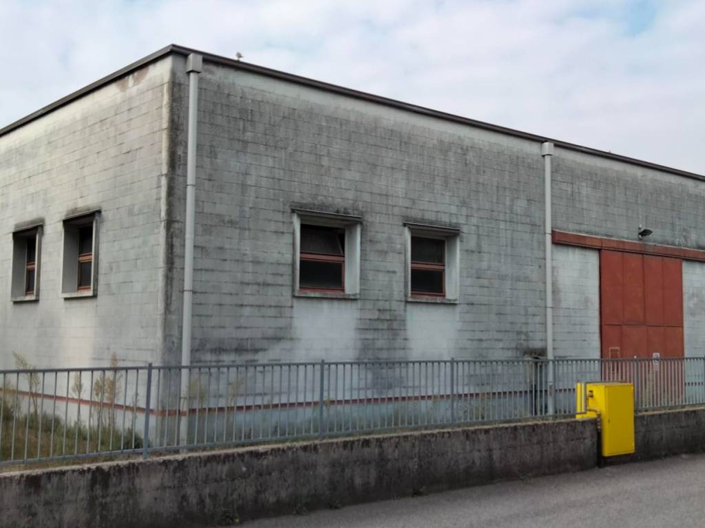 Immobile a Castiglione delle stiviere in Via dell'Artigianato, 3 - Foto 4