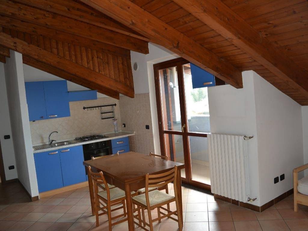Appartamento a Merate in Via IV Novembre, 26 - Foto 2