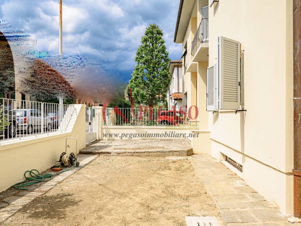 Villa a Pescia in Via 27 Aprile 1859 - Foto 2