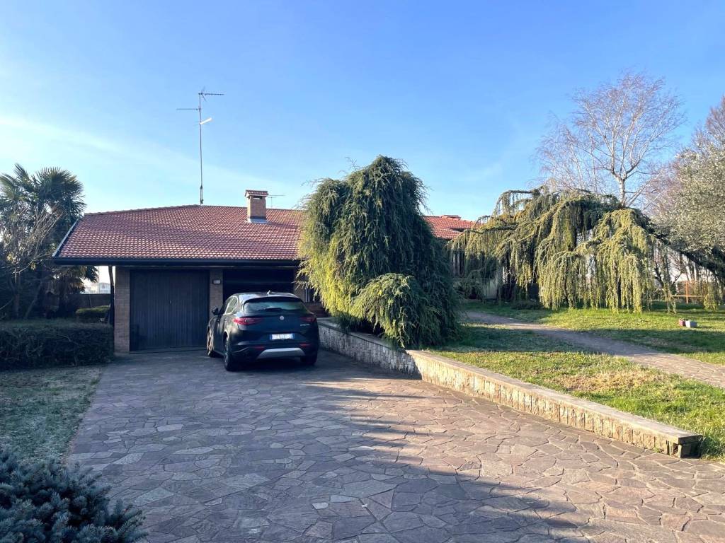 Villa a Palmanova in Via Strada Militare, 14 - Foto 2