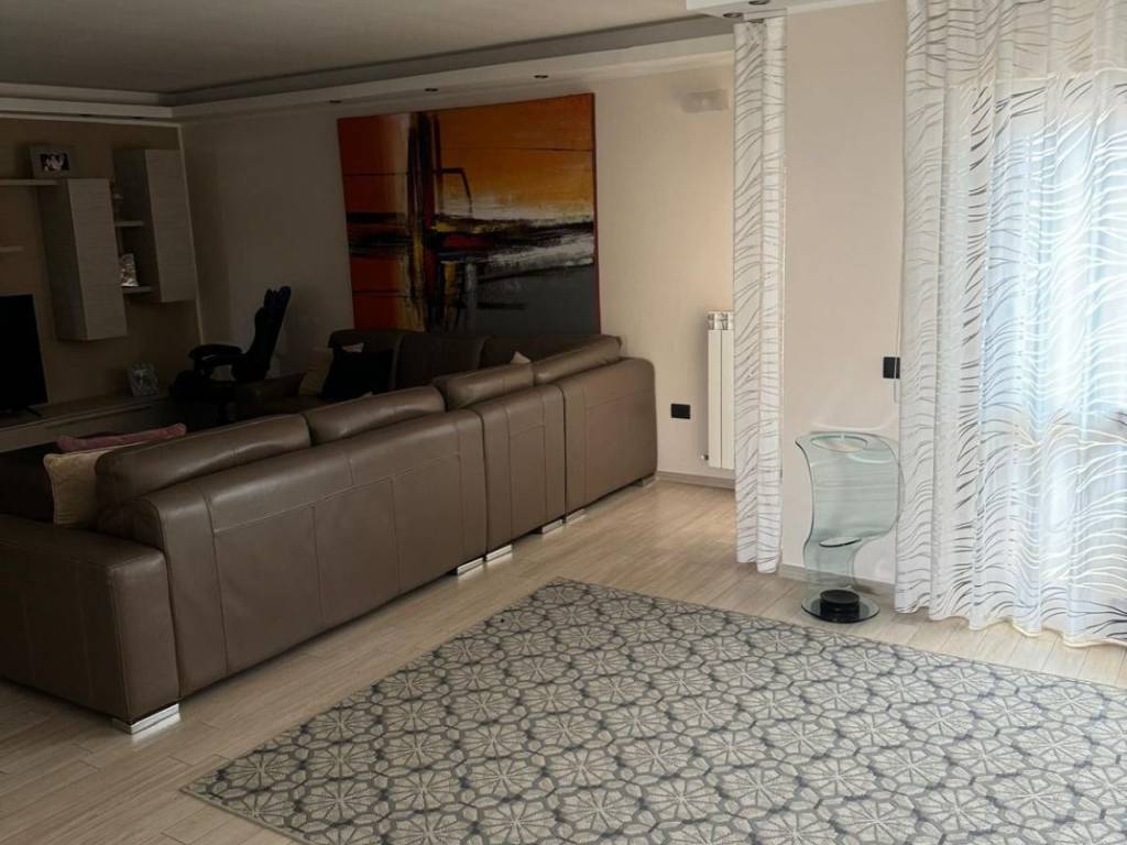 Attico / mansarda a Crotone in Via Principato di Monaco, 3 - Foto 2