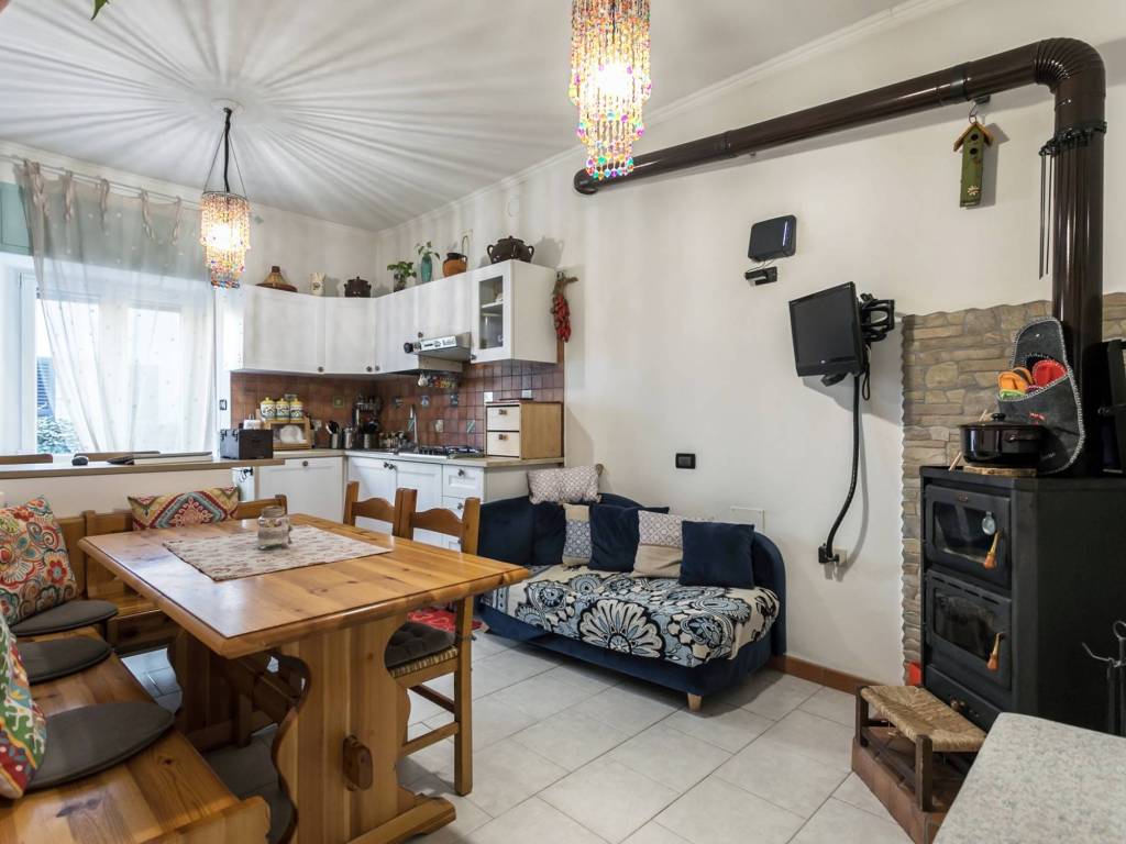 Appartamento a Merate in Via Campi, 2 - Foto 2