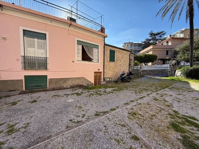 Appartamento a Spotorno in Via Demaestri, 43 - Foto 3