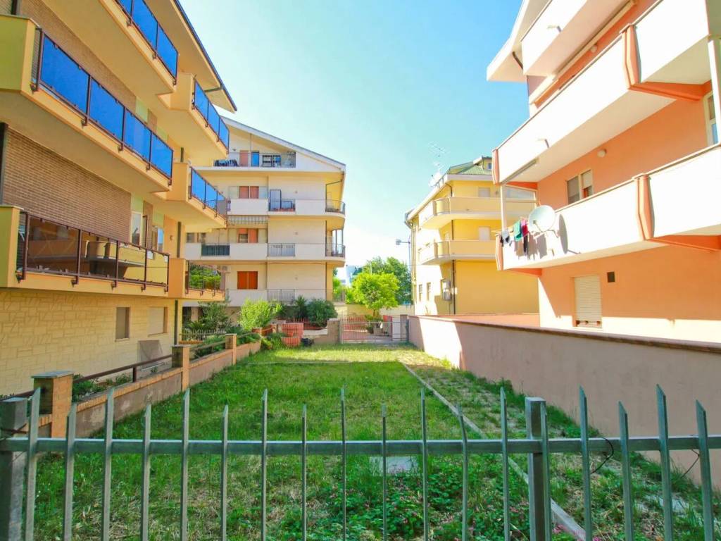 Box / garage a Francavilla al mare in Piazza Tirreno S.N.C. - Foto 4