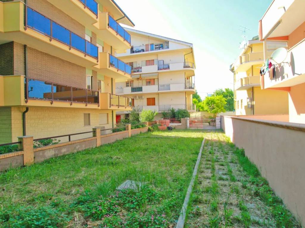 Box / garage a Francavilla al mare in Piazza Tirreno S.N.C. - Foto 5