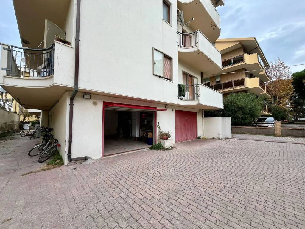 Box / garage a Francavilla al mare in Piazza Tirreno S.N.C. - Foto 2