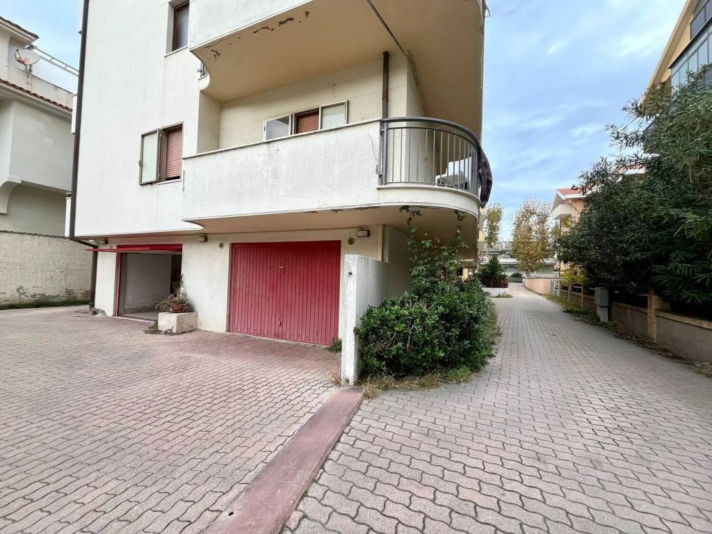 Box / garage a Francavilla al mare in Piazza Tirreno S.N.C. - Foto 3