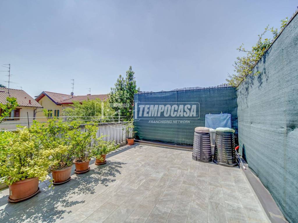 Appartamento a Samarate in Via Cinque Giornate - Foto 2