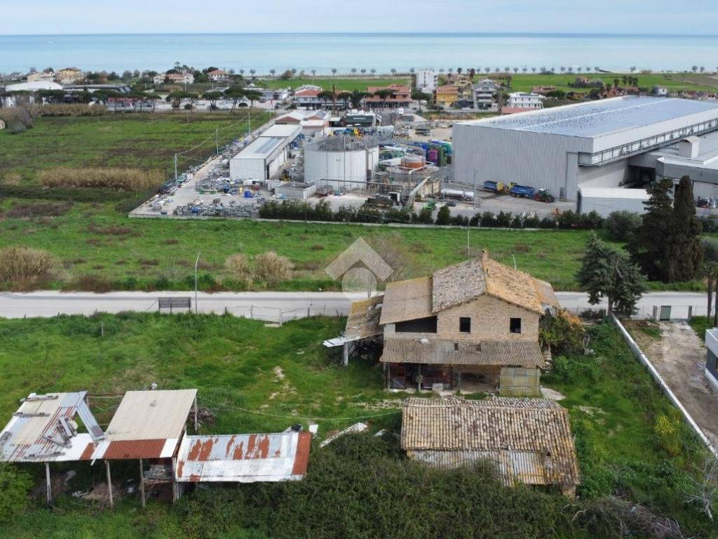 Rustico / casale a Roseto degli abruzzi in Via Fonte della Marina, 9 - Foto 2