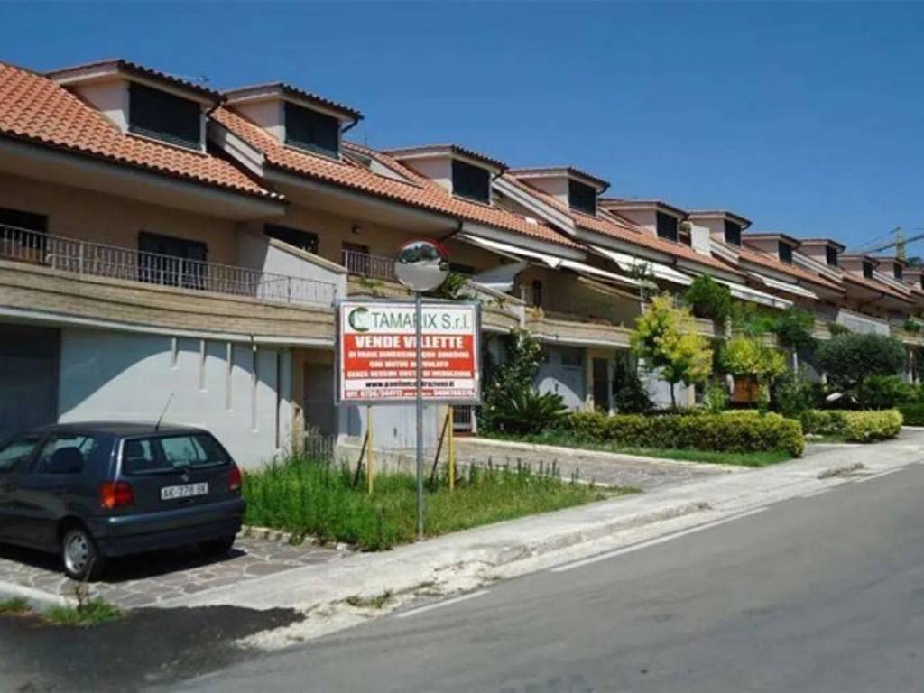 Villa a Ascoli piceno in Via Delle Begonie S.N.C. - Foto 2