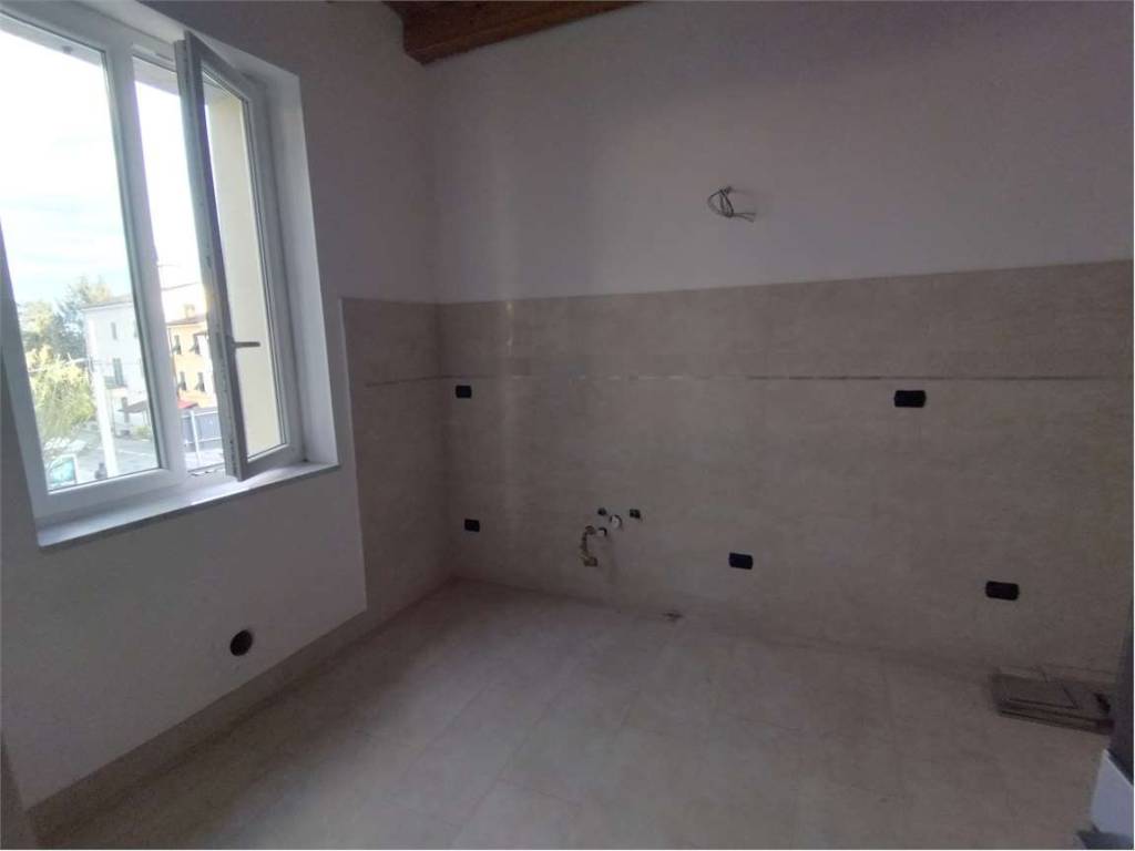 Appartamento a Sarzana in via turì - Foto 3