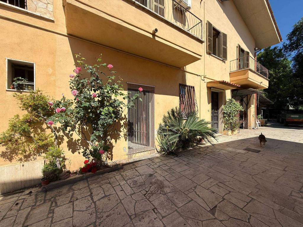 Casa indipendente a Guidonia montecelio in Via dei Cementieri - Foto 2