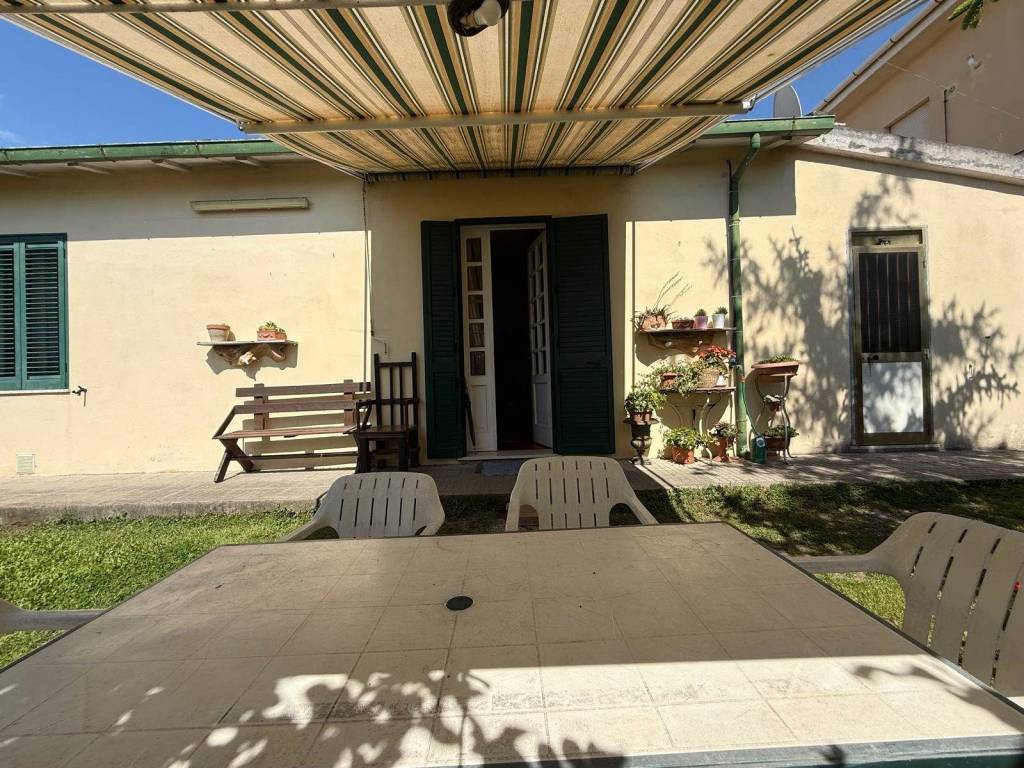 Appartamento a Cecina in via Armando Diaz , 3 - Foto 2