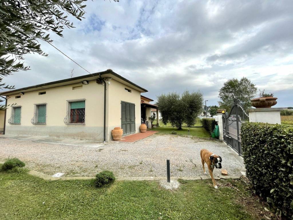 Villa a Porcari in Via Romana Ovest, 82 - Foto 2