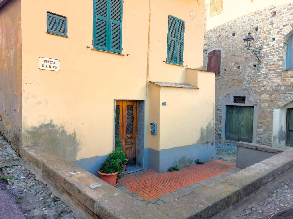 Appartamento a Diano castello in Piazza Giudice, 8 - Foto 2