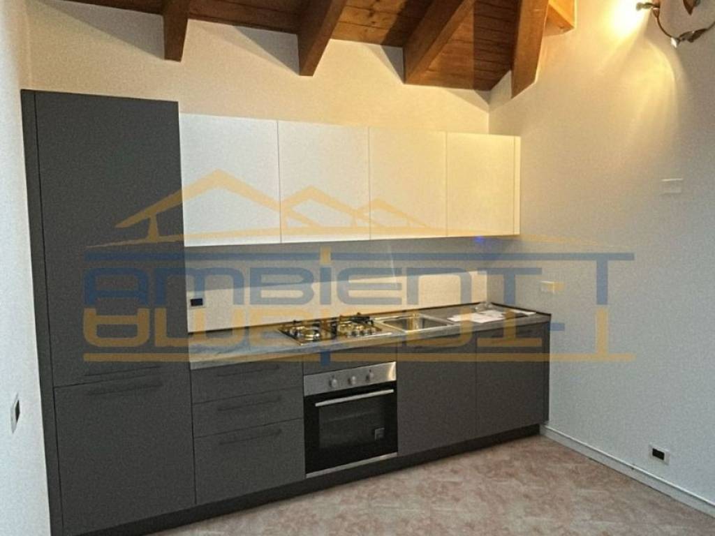 Attico / mansarda a Merate in Piazza Giulio Prinetti, 3 - Foto 4