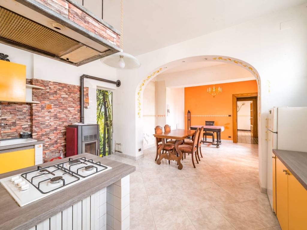 Villa a Santa vittoria d'alba in Via Alba, 23 - Foto 2