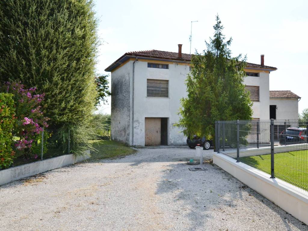 Rustico / casale a Prata di pordenone in Via Peressine - Foto 2