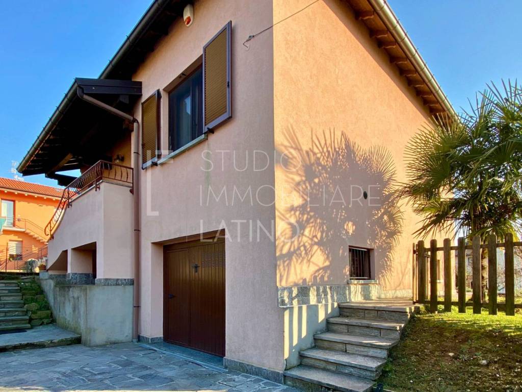 Villa a Sumirago in Via Umberto Locarno, 3 - Foto 3